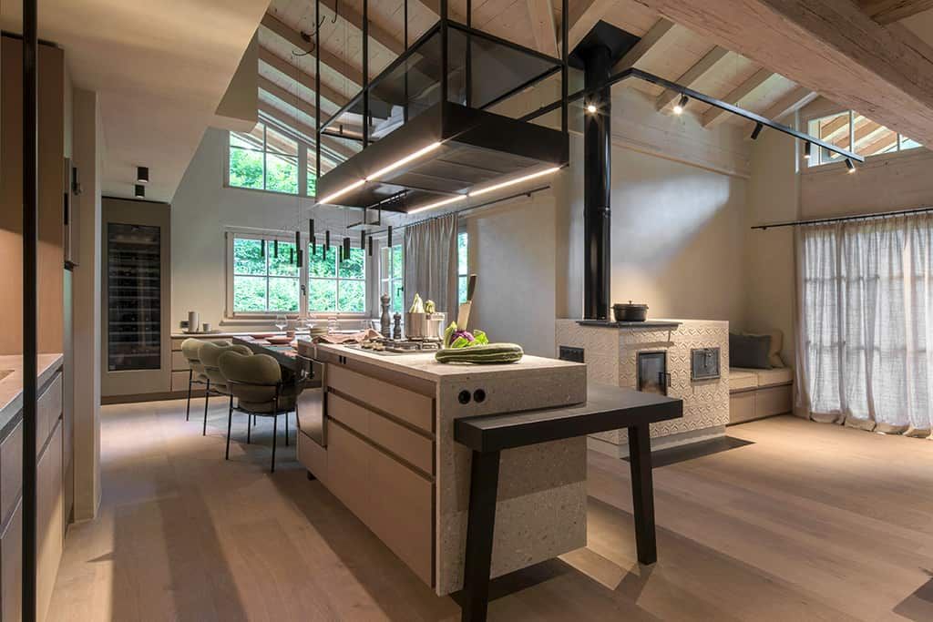 Moderner Kachelofen Sommerhuber als Kochkamin